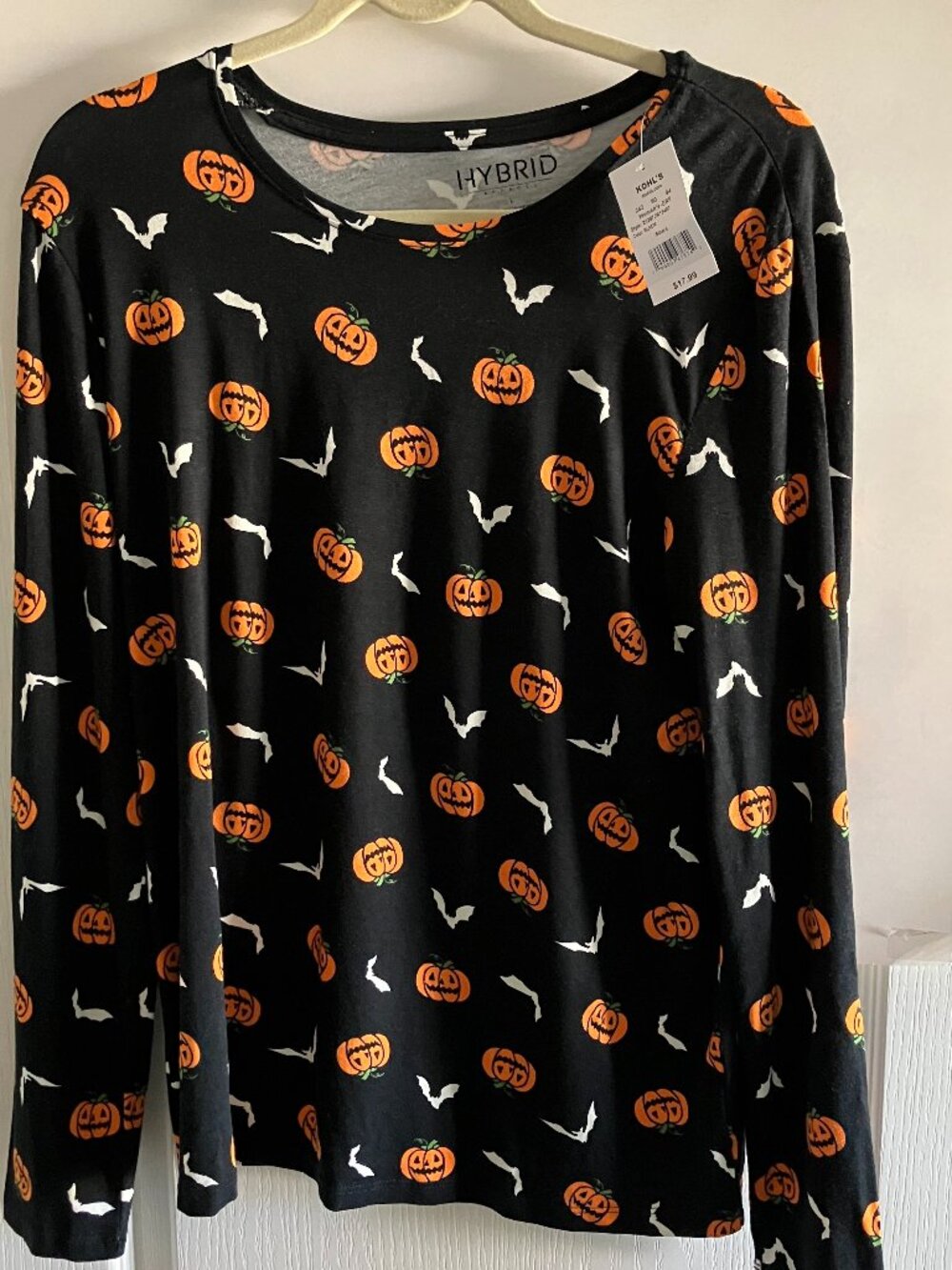 New Halloween Shirt Long Sleeve Black Tee Size Large Pumpkins Bats Soft & Comfy